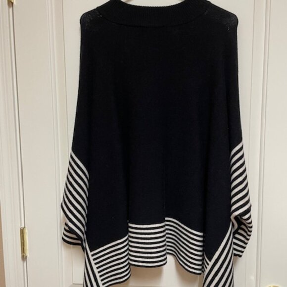 P. Luca Milano black and white poncho/cape/wrap with sleeves. - Picture 5 of 7